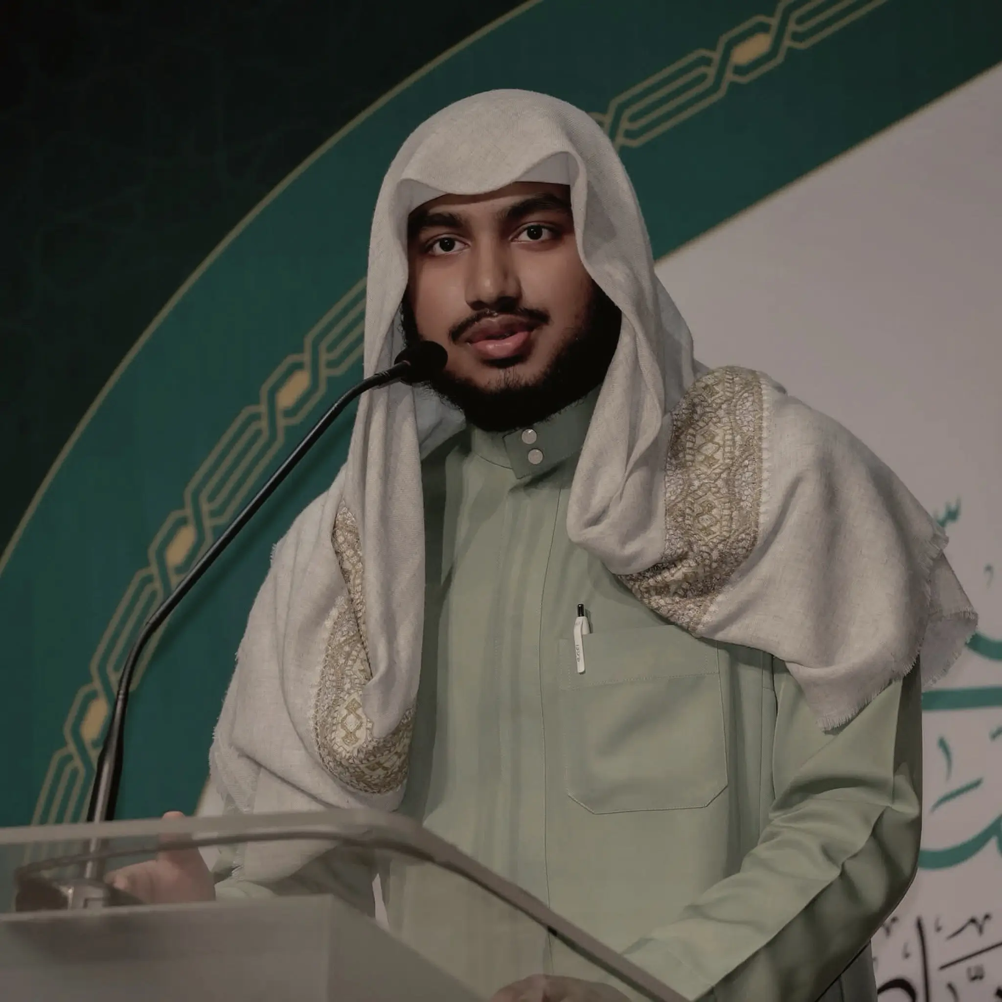 Ustadh Ma’ruf Hussain reciting